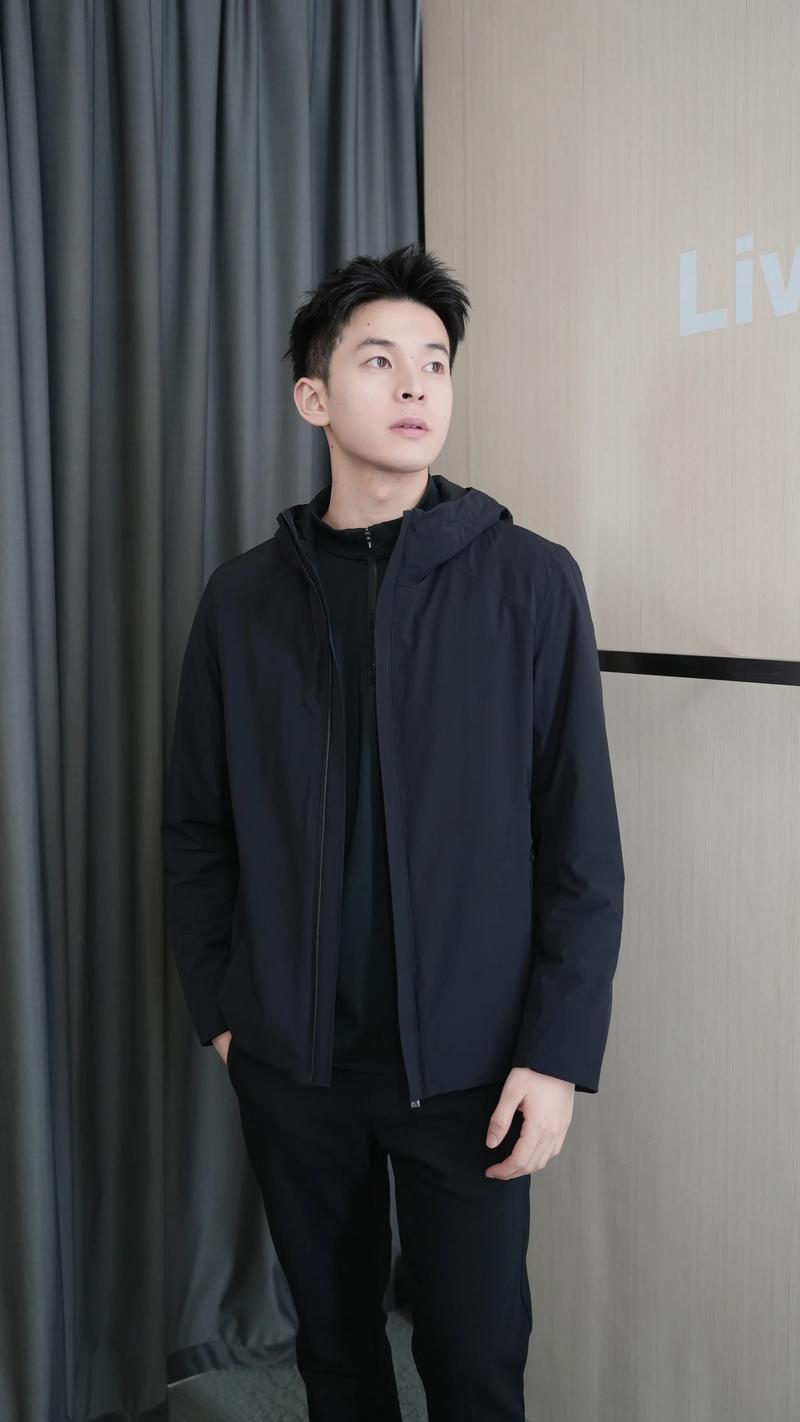 男士连帽风衣怎么搭配