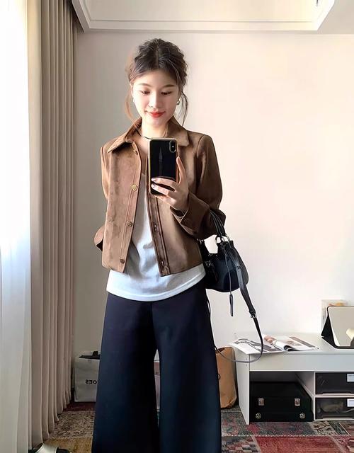 咖啡色夹克怎么搭配