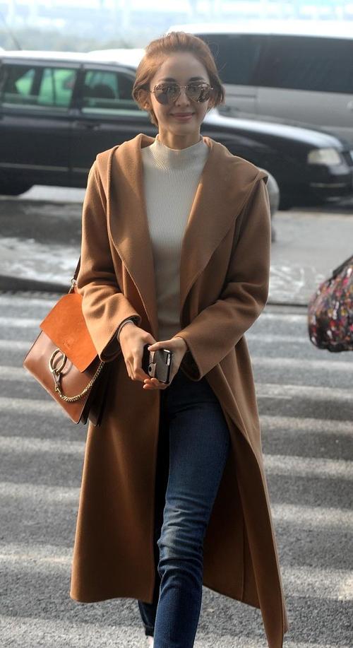 咖啡毛衣怎么搭配