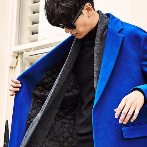 男士蓝色呢子大衣怎么搭配