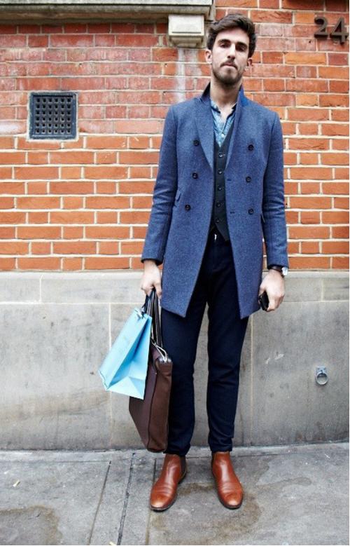 男士蓝色呢子大衣怎么搭配