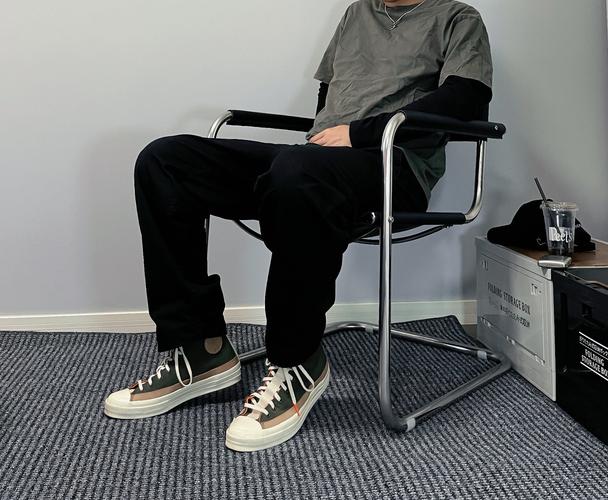 男帆布鞋怎么搭配