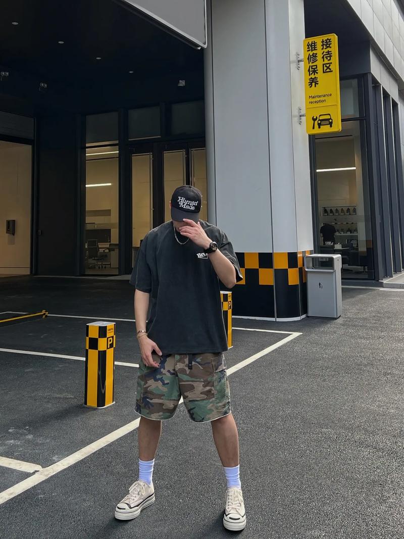 潮流男性帆布鞋怎么搭配