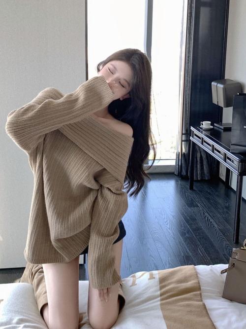 卡其色的毛衣怎么搭配