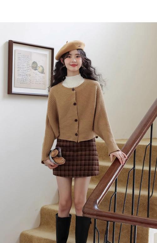 卡其色的毛衣怎么搭配