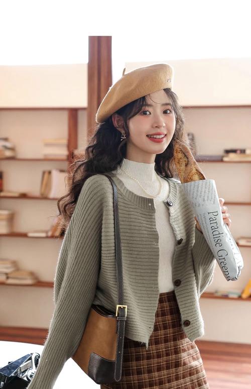 卡其色的毛衣怎么搭配