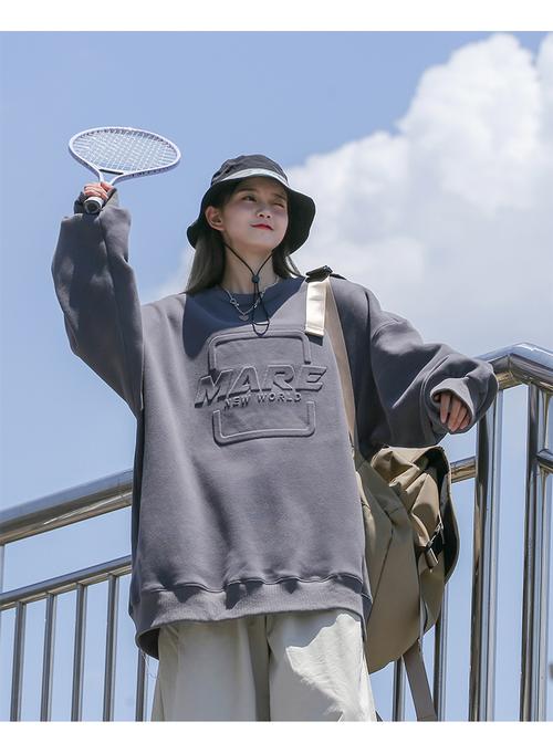 圆领卫衣怎么搭配外套