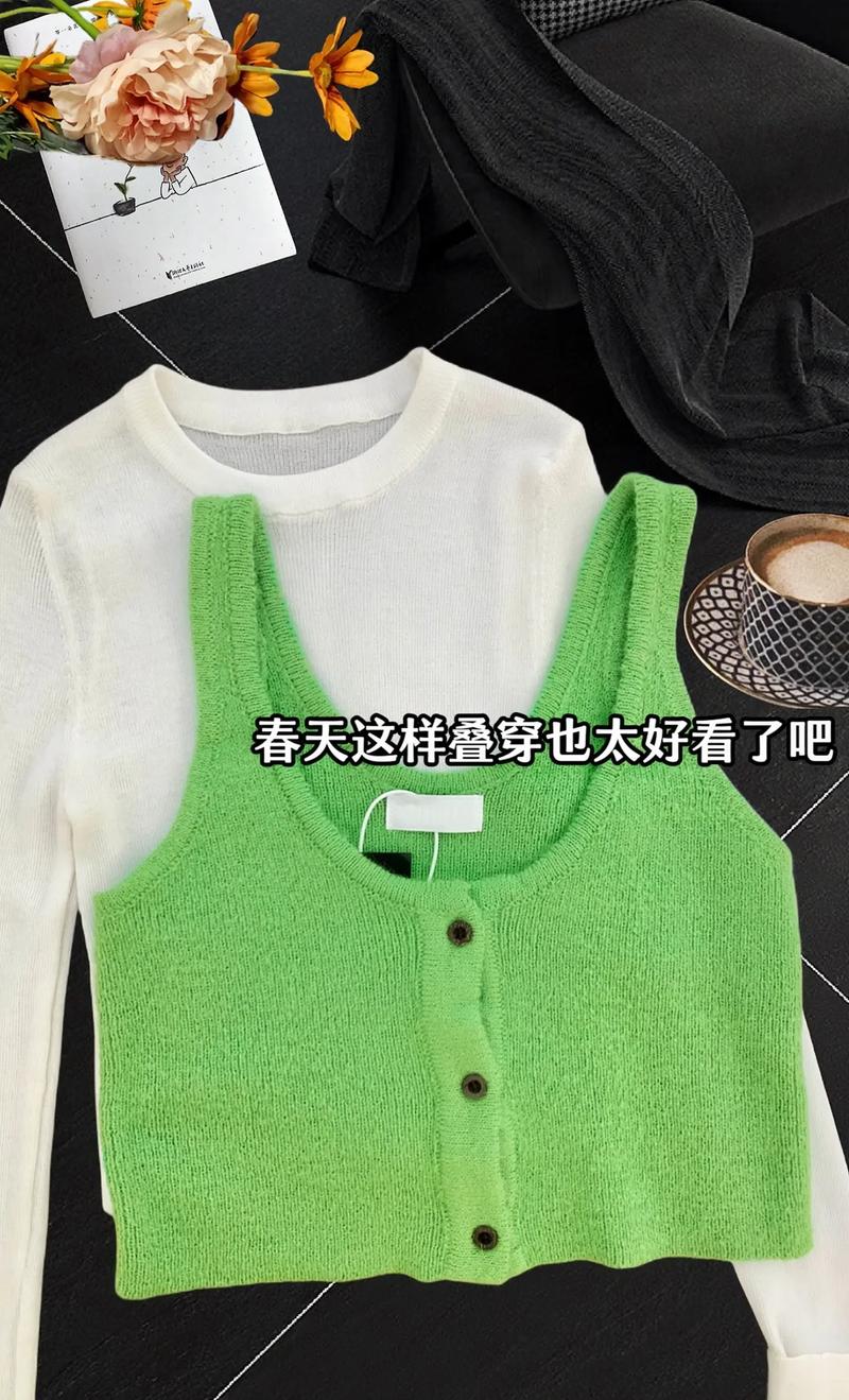 绿色吊带背心怎么搭配衣服