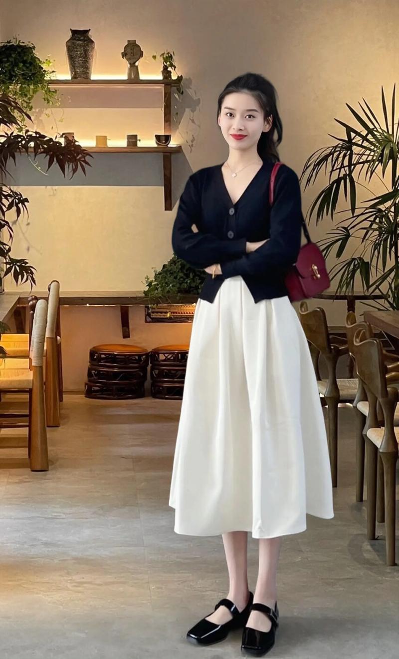 短款伞裙怎么搭配