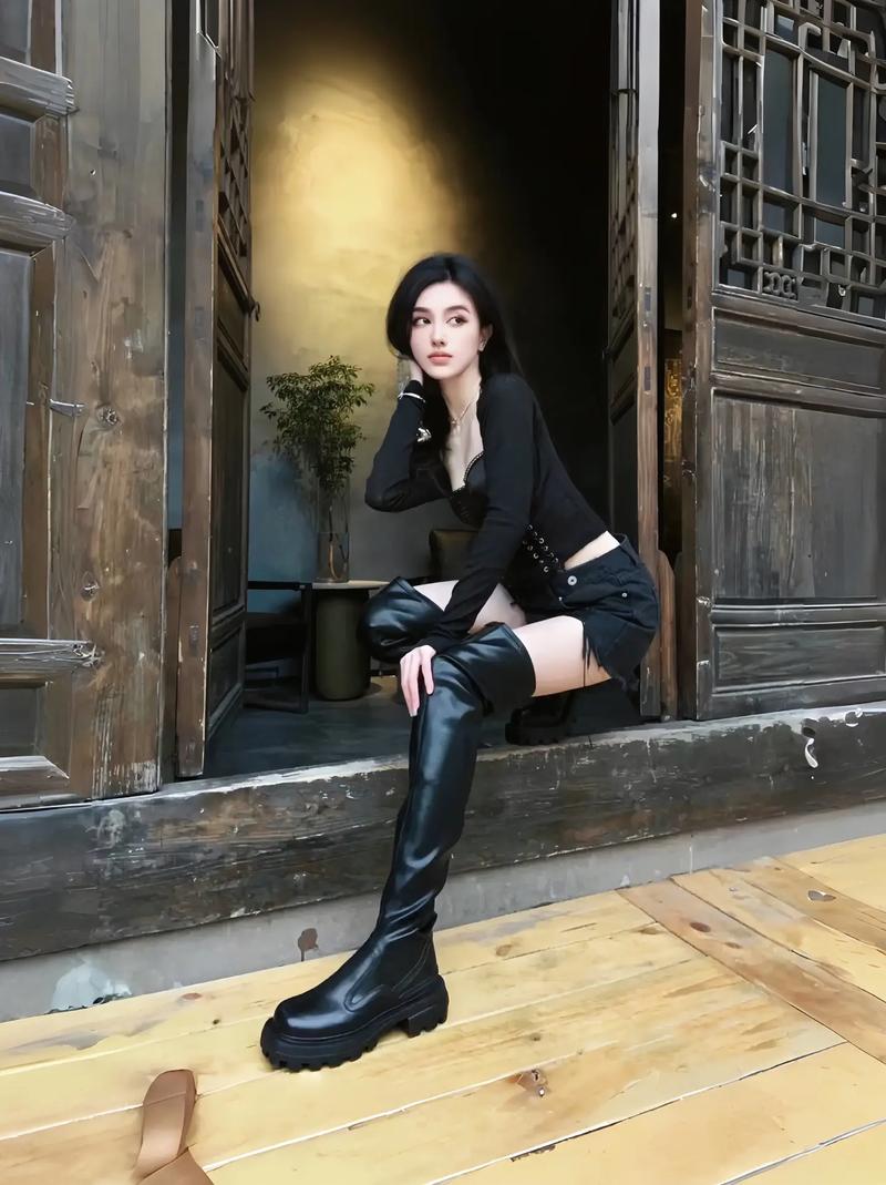 过膝长靴怎么搭配袜子