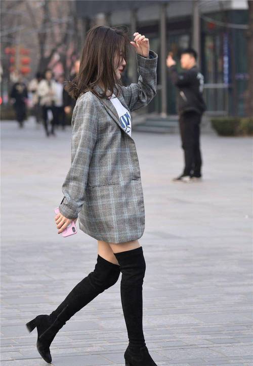 过膝长靴怎么搭配袜子