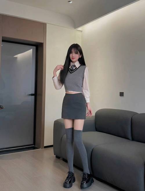 过膝长袜怎么搭配