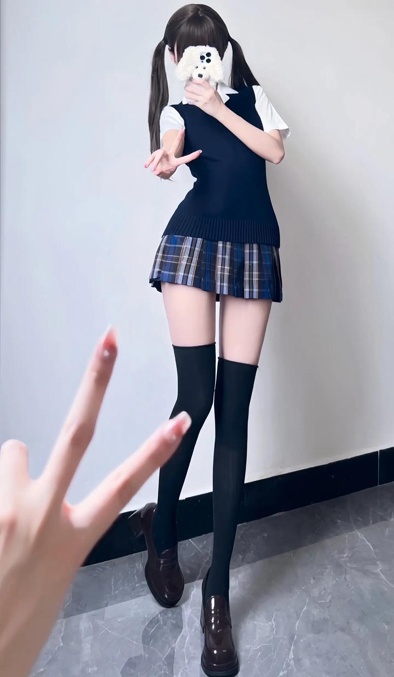 过膝长袜怎么搭配