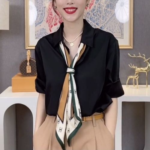 黑色衬衫怎么搭配围巾图片