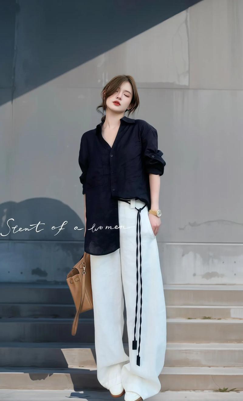 女黑衬衫怎么搭配