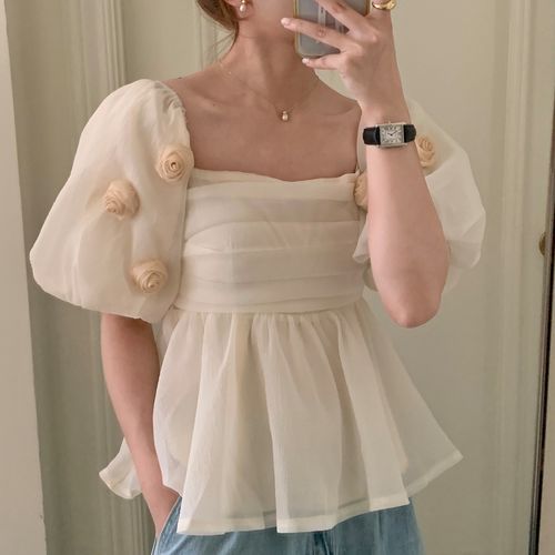 网纱泡泡袖上衣怎么搭配