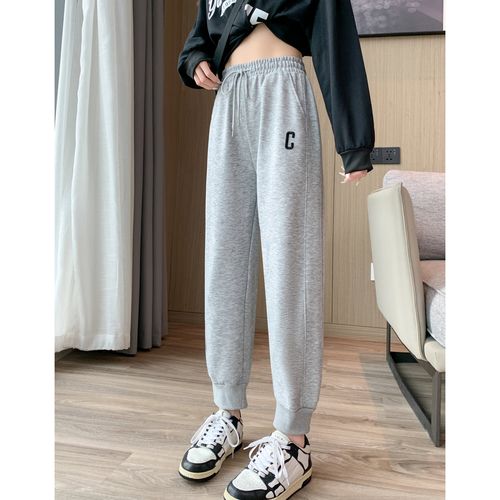 缩脚运动裤怎么搭配上衣