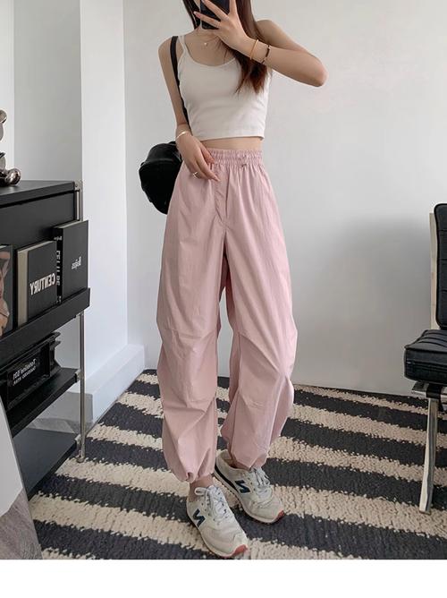 缩脚运动裤怎么搭配上衣