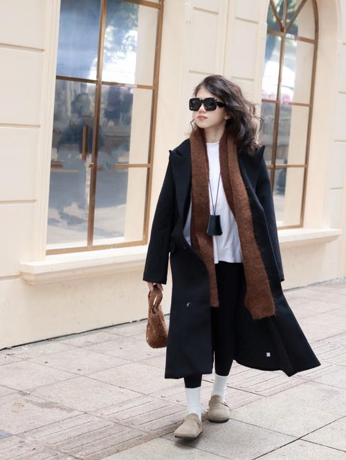 黑色风衣搭配什么鞋子