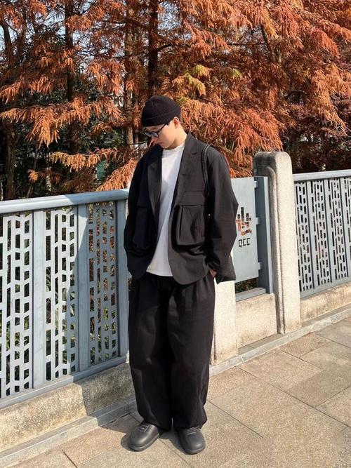 二十二岁男生怎么搭配衣服