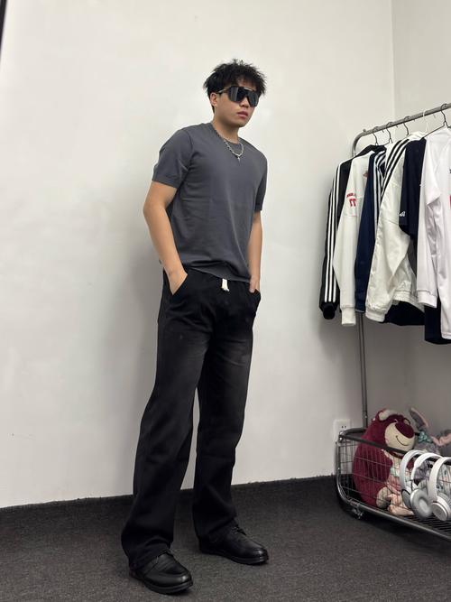 20岁男生衣服怎么搭配