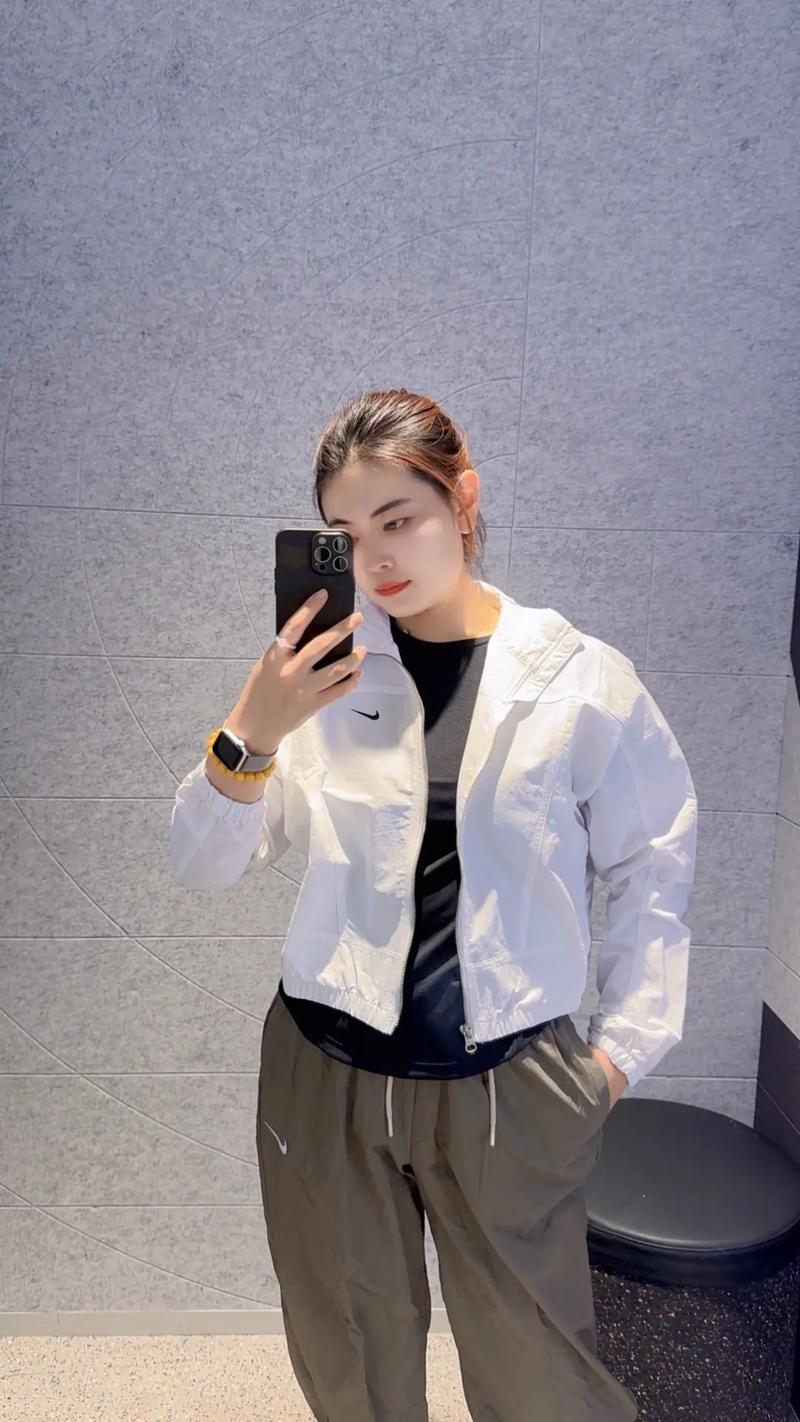 耐克长衣服怎么搭配