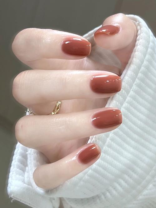 胭脂豆沙色怎么搭配美甲