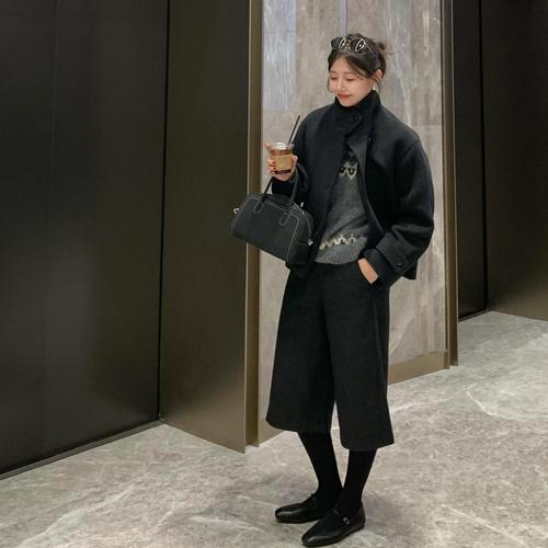 黑色七分裤怎么搭配好看