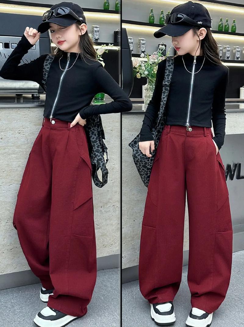 淡红色裤子怎么搭配上衣