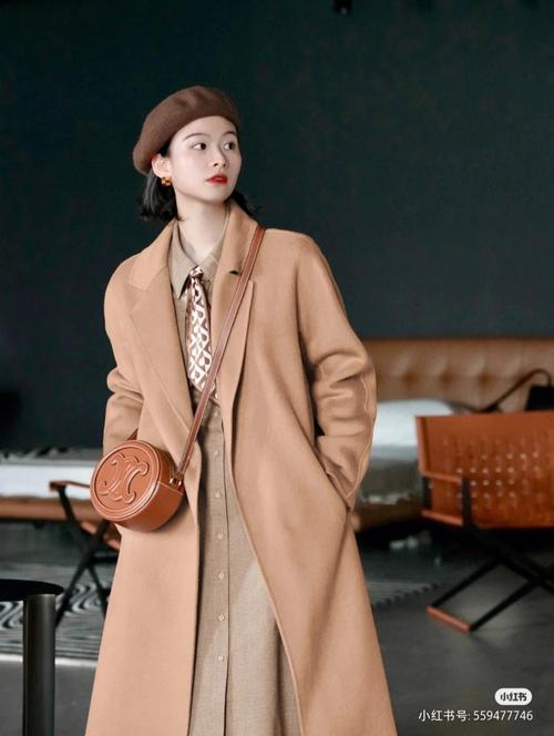 巧克力双面呢大衣怎么搭配