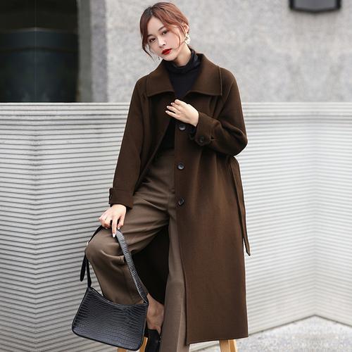 巧克力双面呢大衣怎么搭配