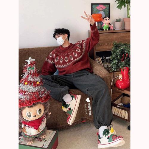 圆领红色皮外套怎么搭配