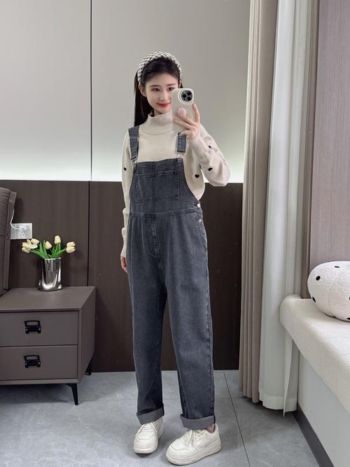 孕妇裤子怎么搭配上身衣服