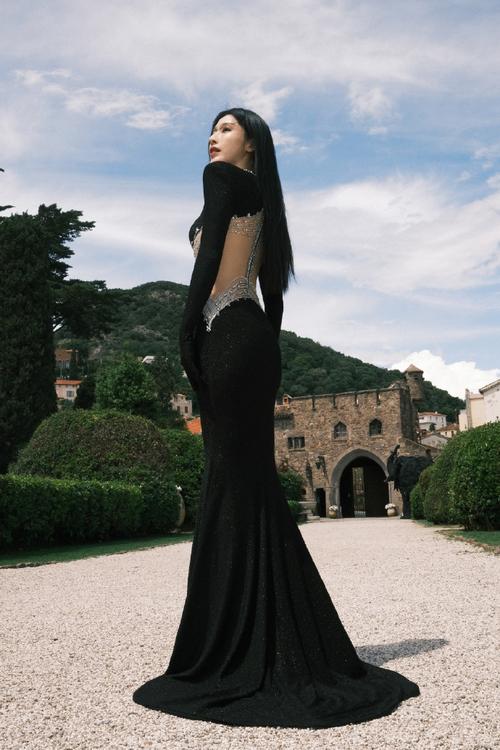 连体长裙怎么搭配外衣