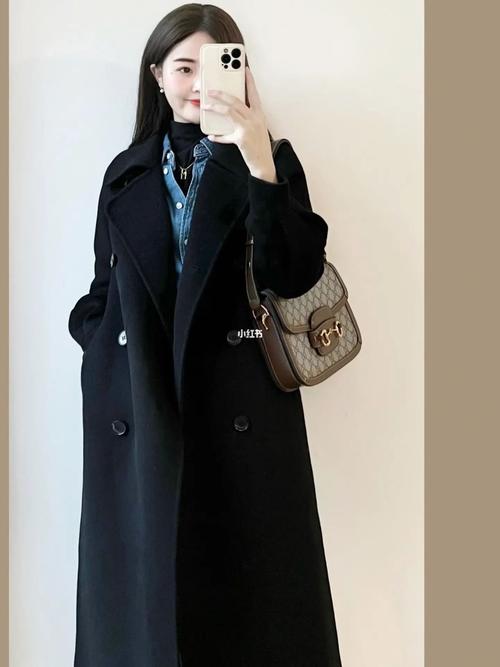 黑色外套配什么打底衫