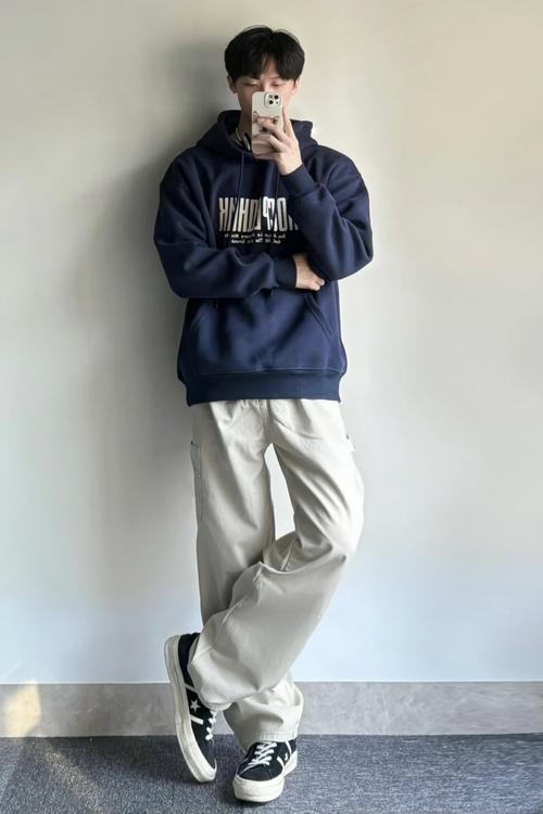 二十五六岁的男生怎么搭配衣服