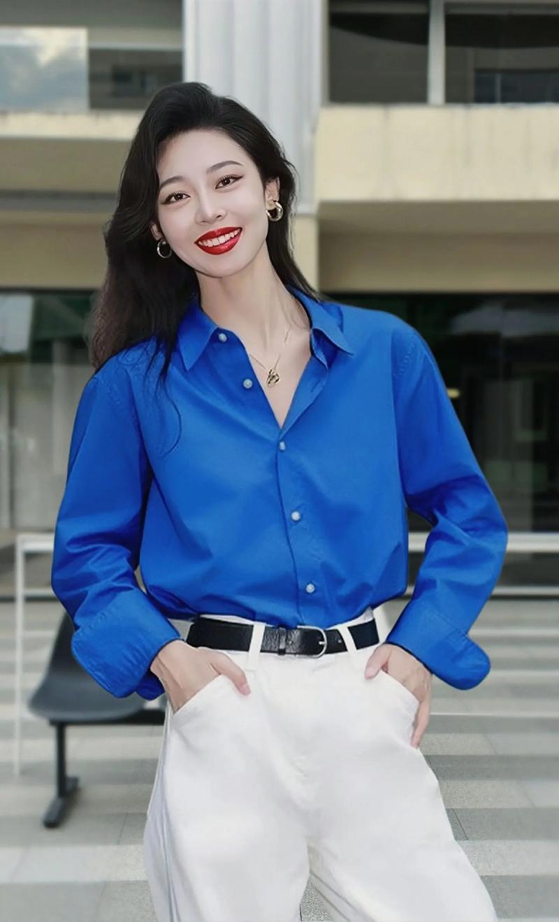 蓝色衬衫配什么颜色裤子