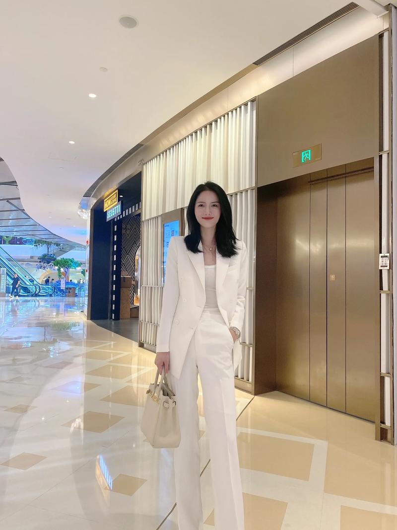 白色西裤配什么鞋子