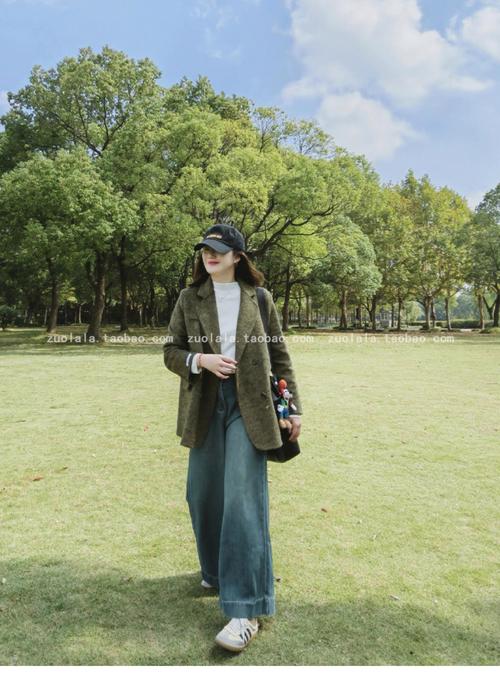 绿色中款外套怎么搭配