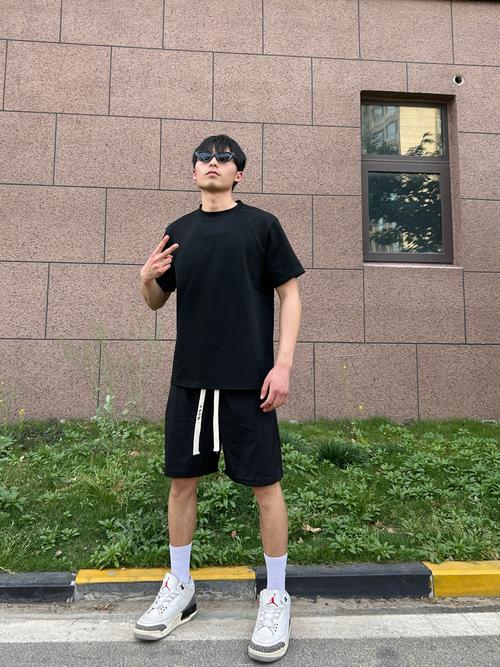 男生五分裤怎么搭配好看