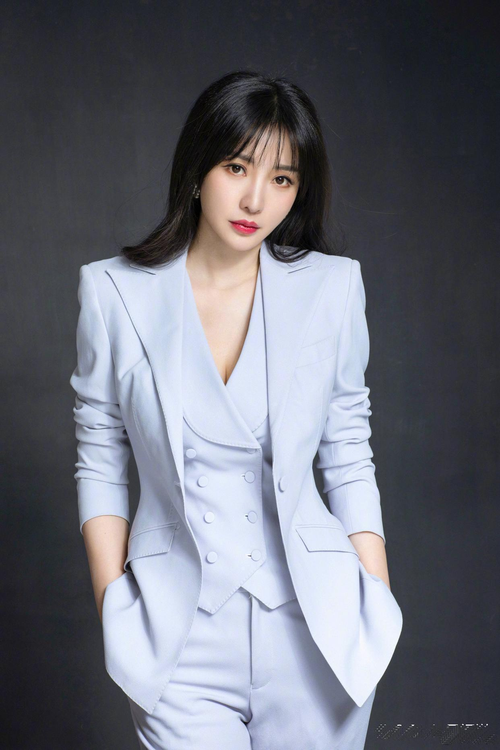 女性西服怎么搭配图片