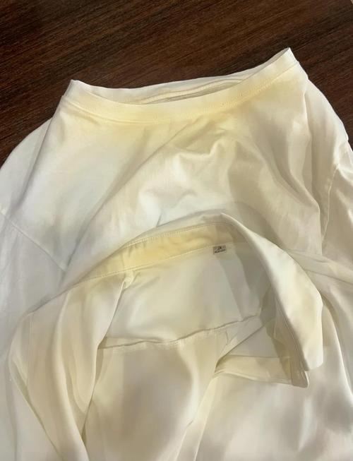 白衣服为什么会变黄