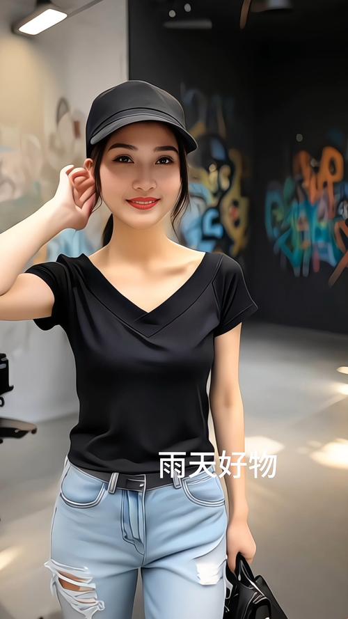 大Vt恤里面怎么搭配