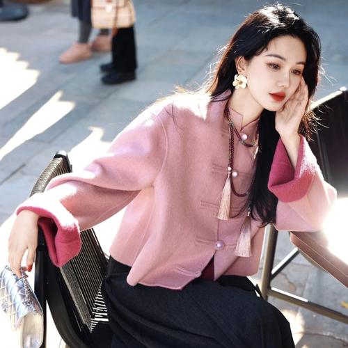 粉色羊毛大衣怎么搭配好看