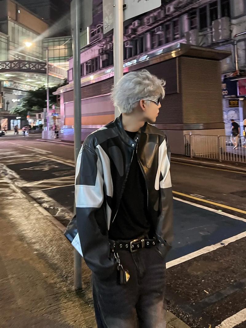 男款白色皮衣怎么搭配