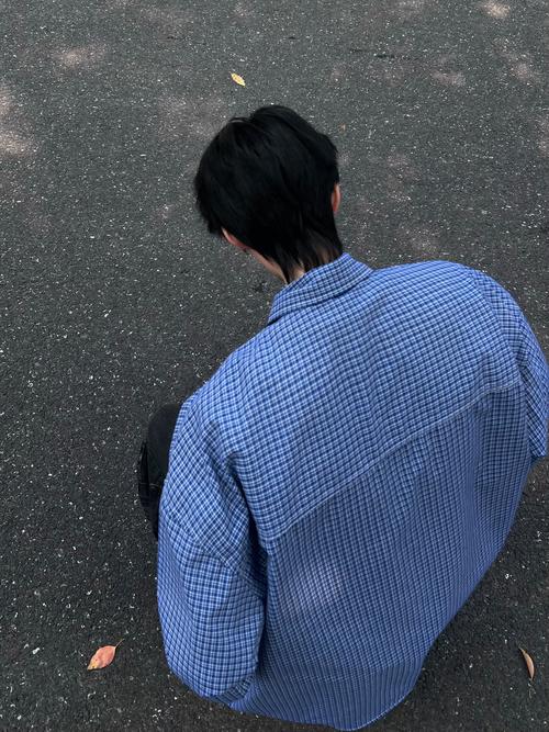 蓝色格子衬衫怎么搭配 男
