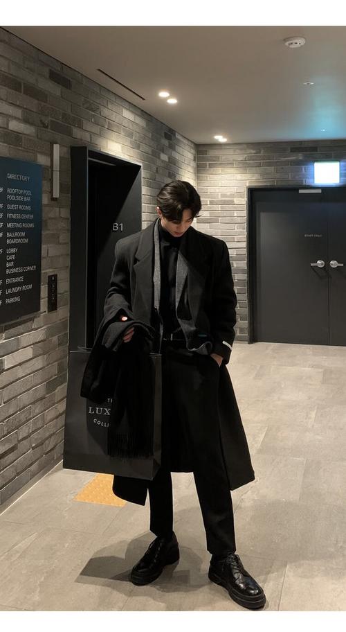 男士黑色毛呢怎么搭配