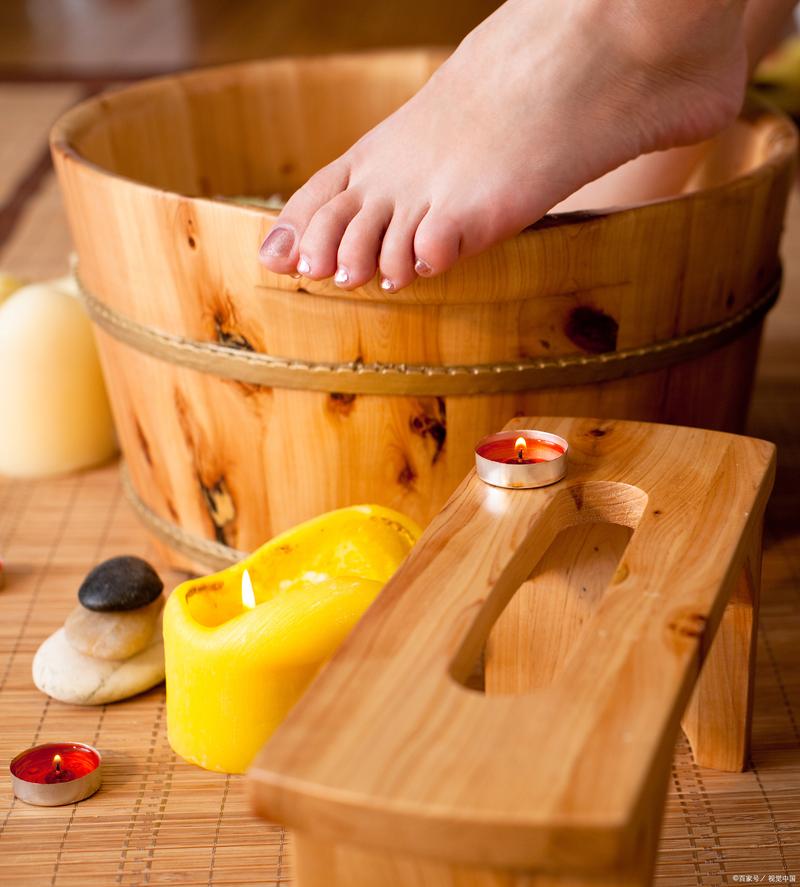 女性用什么泡脚最好