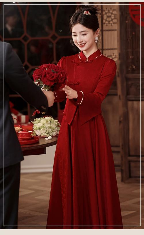 胖妹妹参加婚礼怎么搭配衣服好看