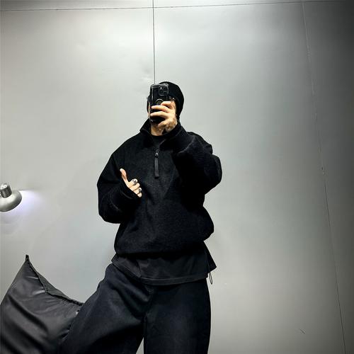 男生黑色羊毛大衣怎么搭配好看